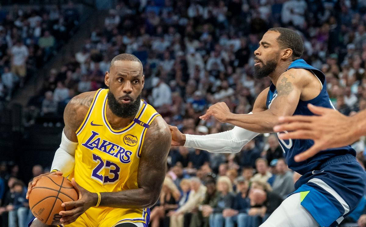 jinnianhui-关于詹姆斯焦点对战，蒂姆与40激战G2分钟，重返赛场胜负难料！全场沸腾不已的信息